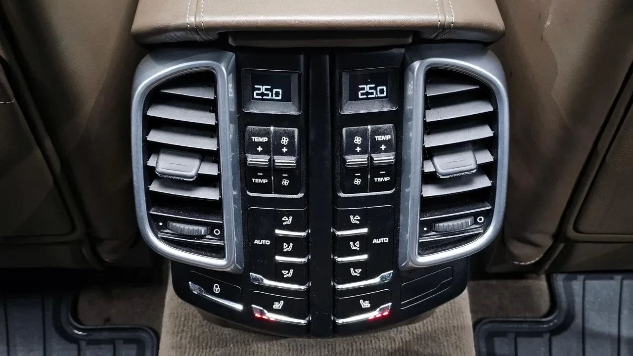Porsche Cayenne 4.2S Diesel* Обдухване* Bose* Въздух* Пано, снимка 6 - Автомобили и джипове - 55145522