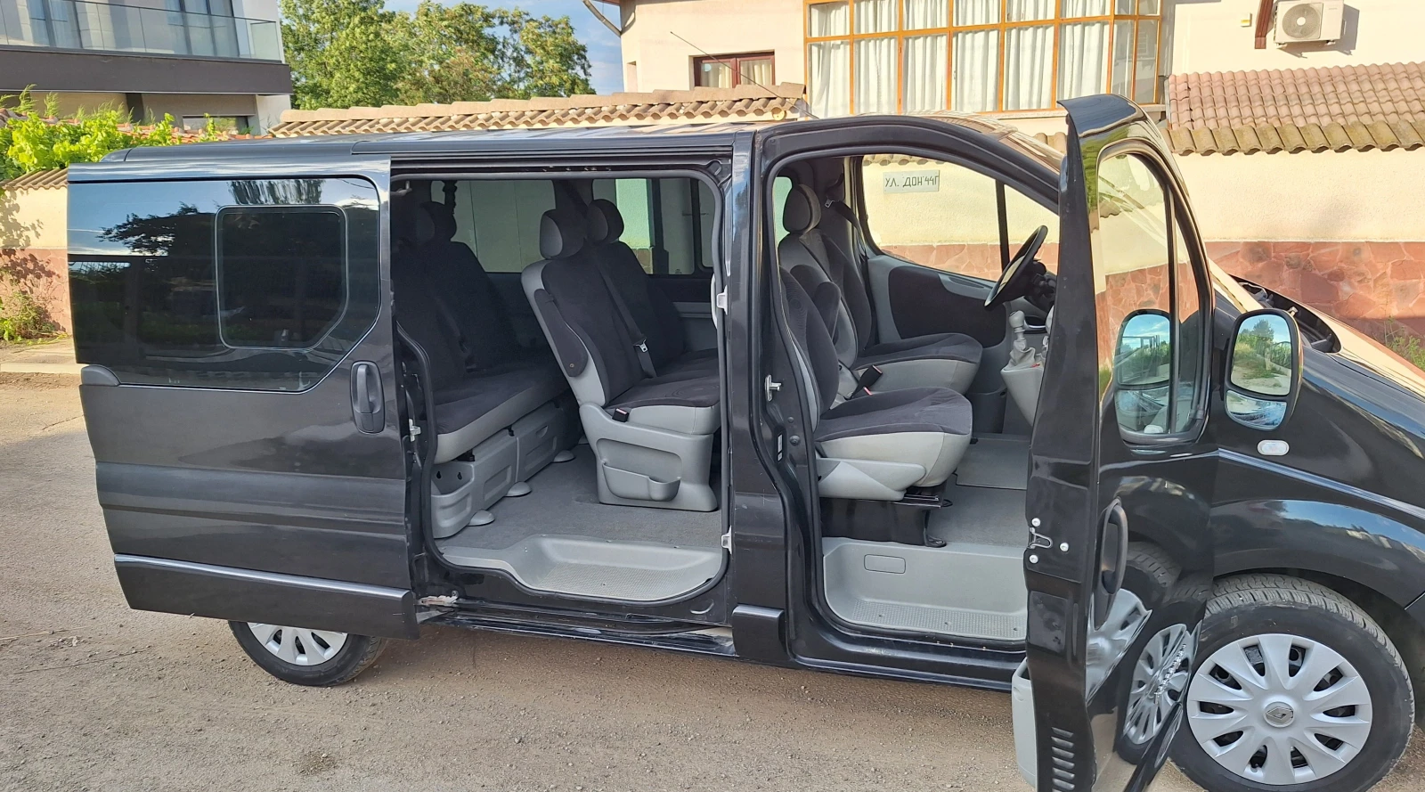 Renault Trafic 7 МЕСТА 2.0 dТi 120кс 6ск КЛИМАТИК , ПЕЧКА, снимка 8 - Бусове и автобуси - 55287382