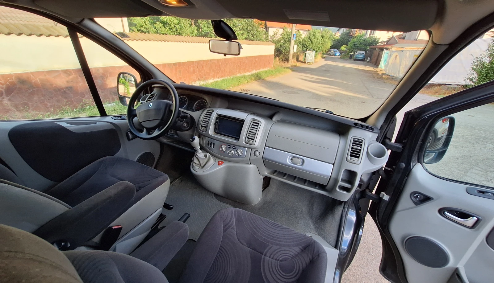 Renault Trafic 7 МЕСТА 2.0 dТi 120кс 6ск КЛИМАТИК , ПЕЧКА, снимка 9 - Бусове и автобуси - 55287382