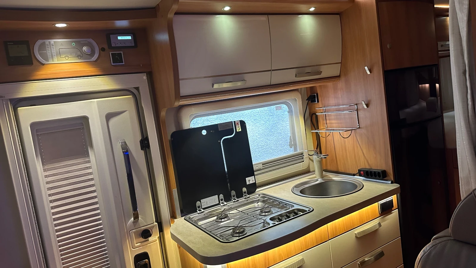 Кемпер HYMER / ERIBA B578, снимка 10 - Каравани и кемпери - 53926216