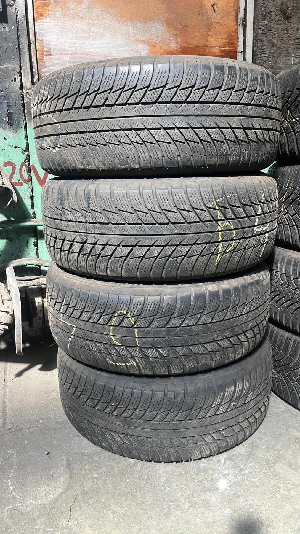 Гуми Зимни 225/55R17