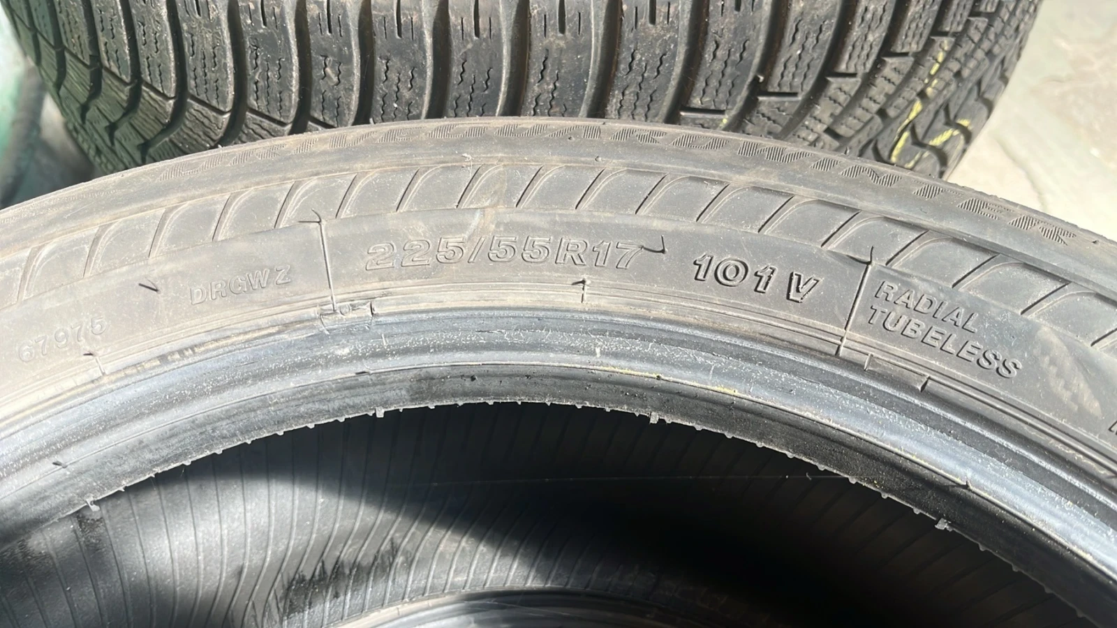 Гуми Зимни 225/55R17, снимка 4 - Гуми и джанти - 54372049