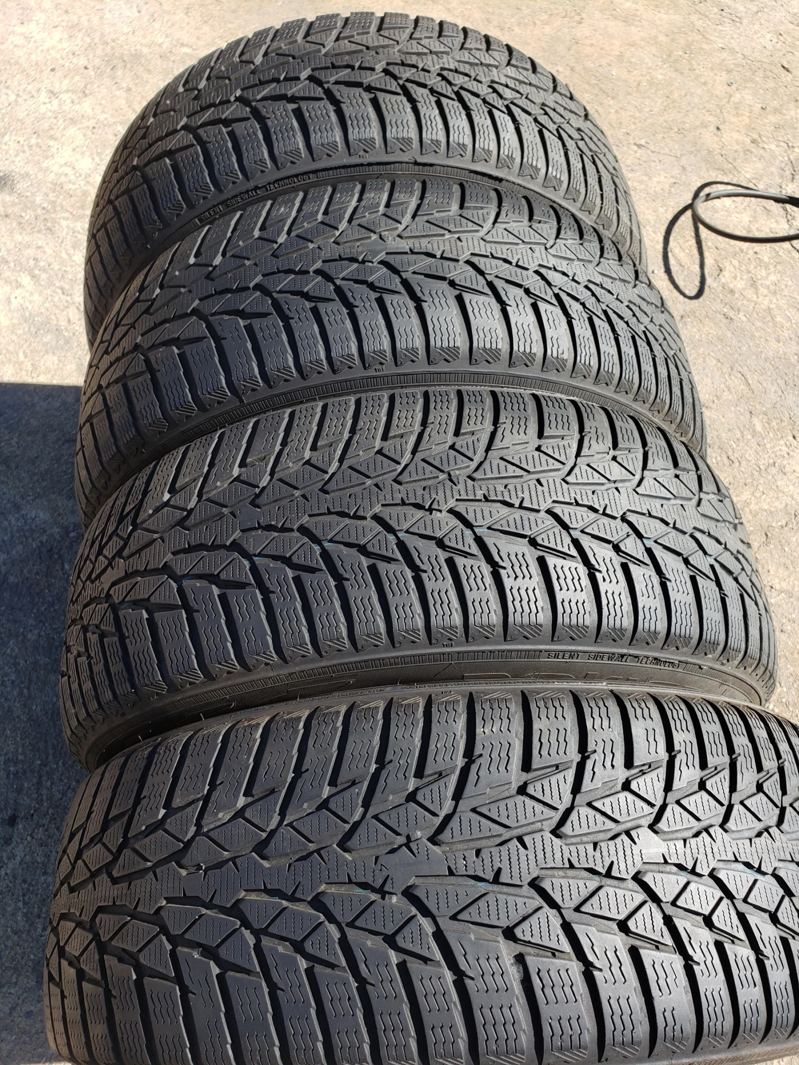 Гуми Зимни 205/60R16, снимка 4 - Гуми и джанти - 56071948