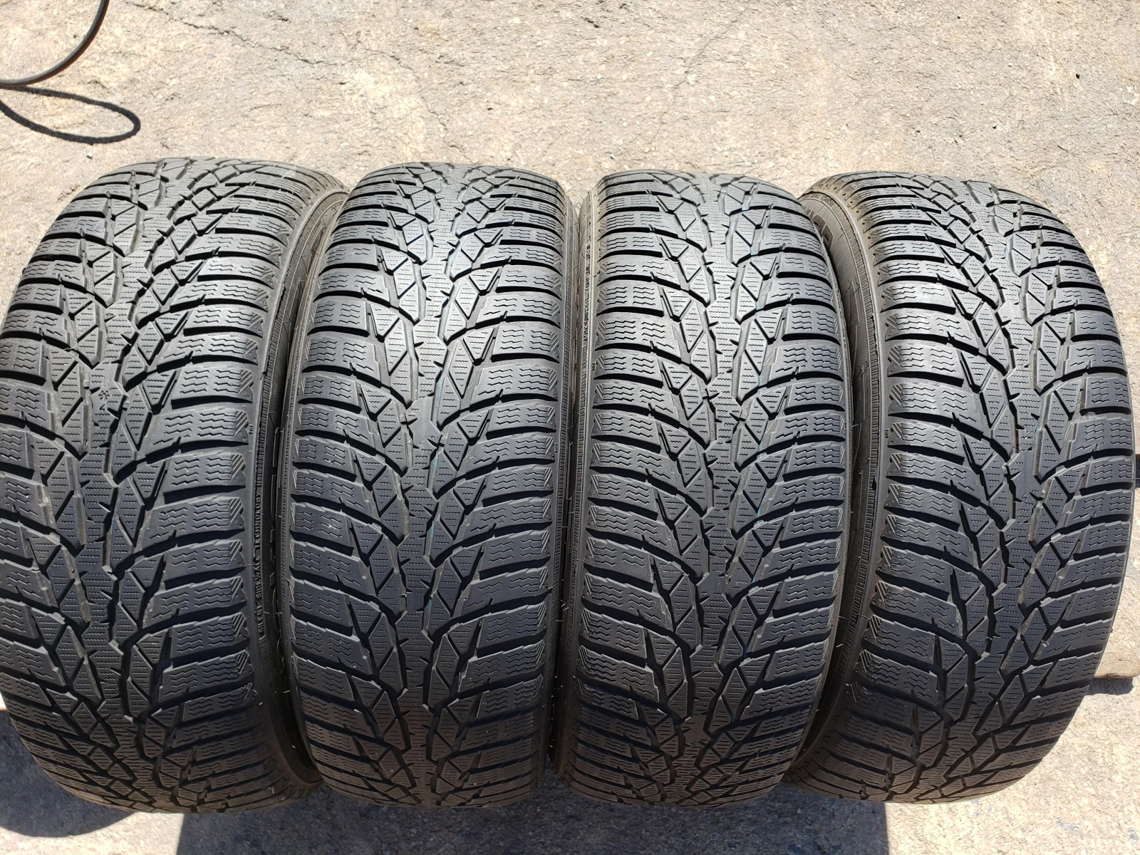 Гуми Зимни 205/60R16, снимка 2 - Гуми и джанти - 56071948