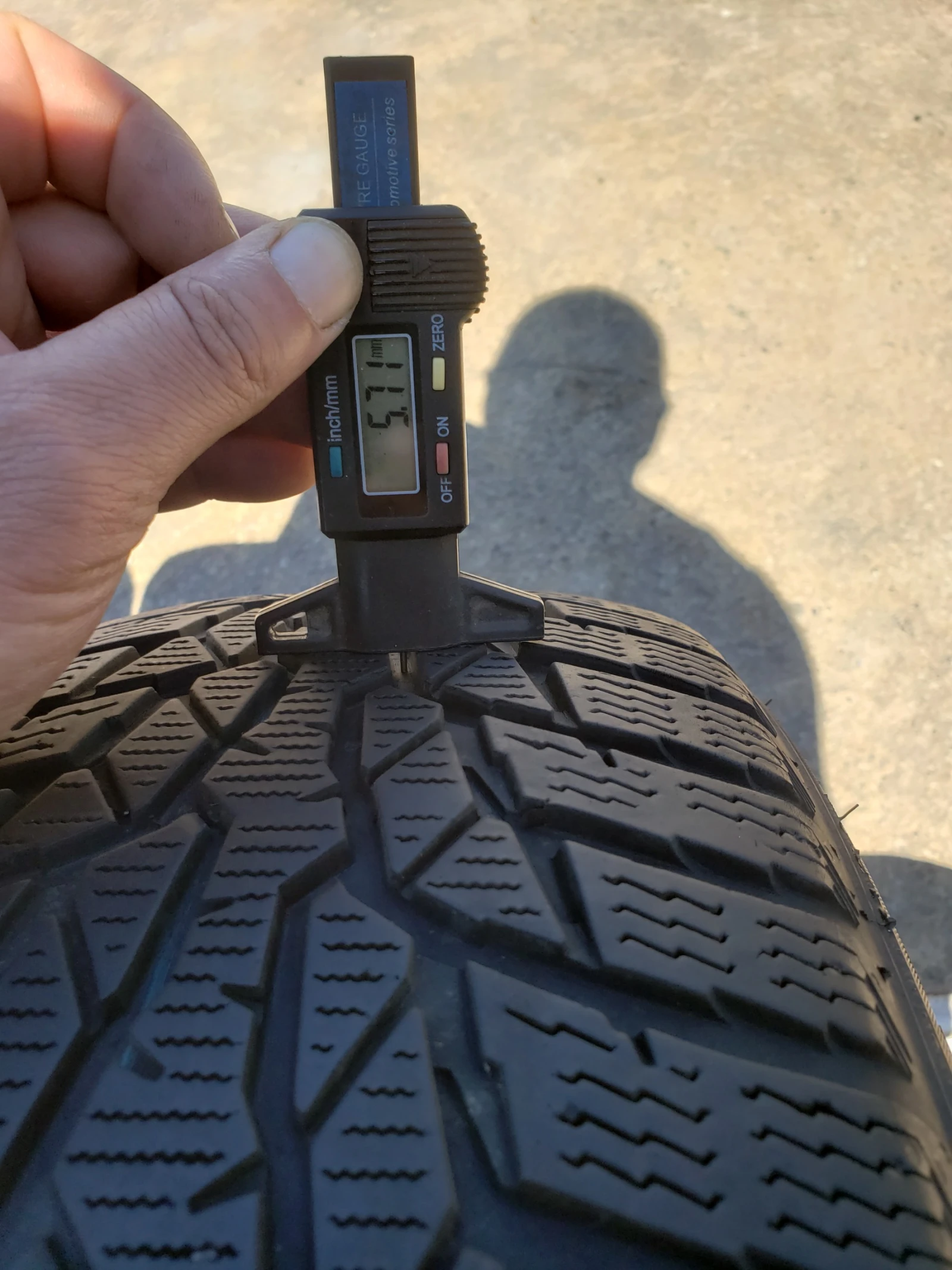 Гуми Зимни 205/60R16, снимка 7 - Гуми и джанти - 56071948