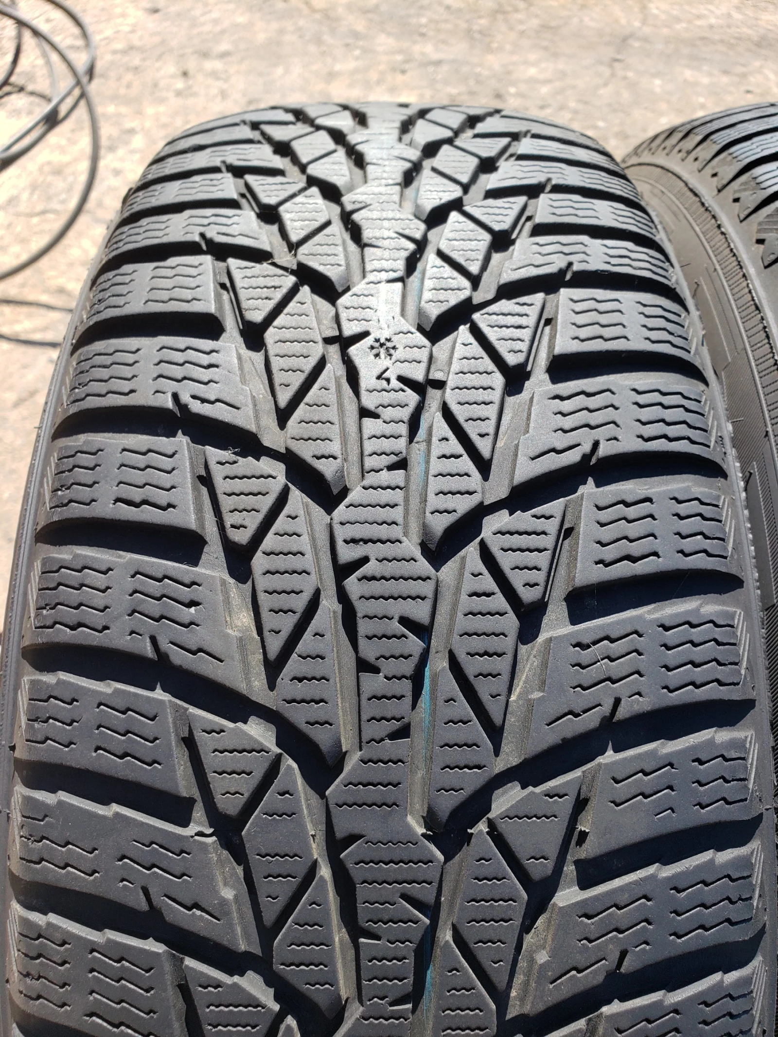 Гуми Зимни 205/60R16