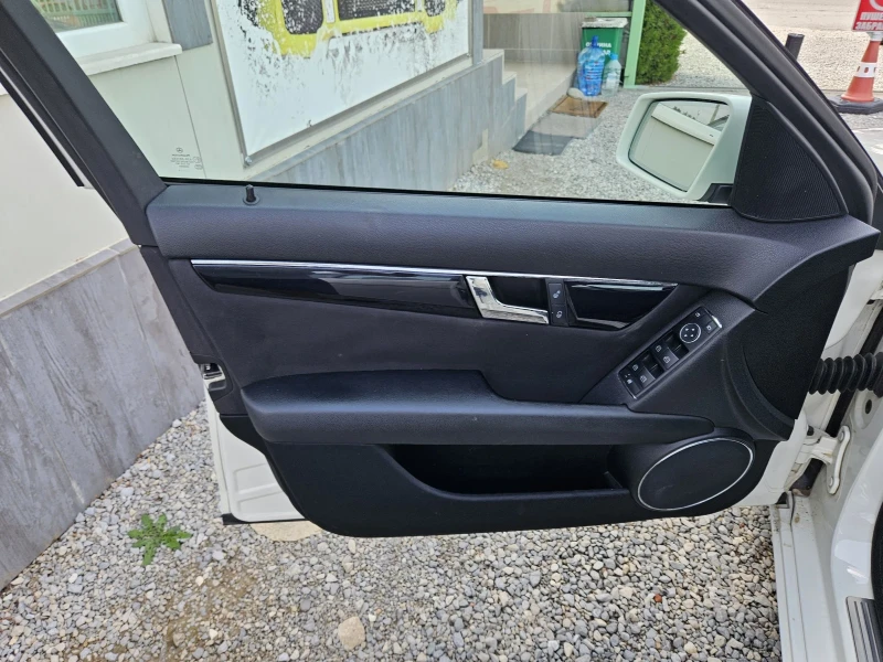 Mercedes-Benz C 200, снимка 9 - Автомобили и джипове - 41478584