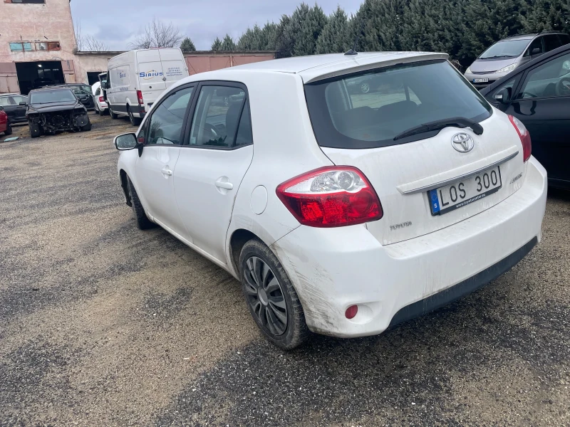 Toyota Auris 1.4 d4d, снимка 4 - Автомобили и джипове - 48455100