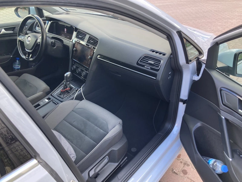 VW Golf Variant 2.0 TDI, снимка 11 - Автомобили и джипове - 52029935