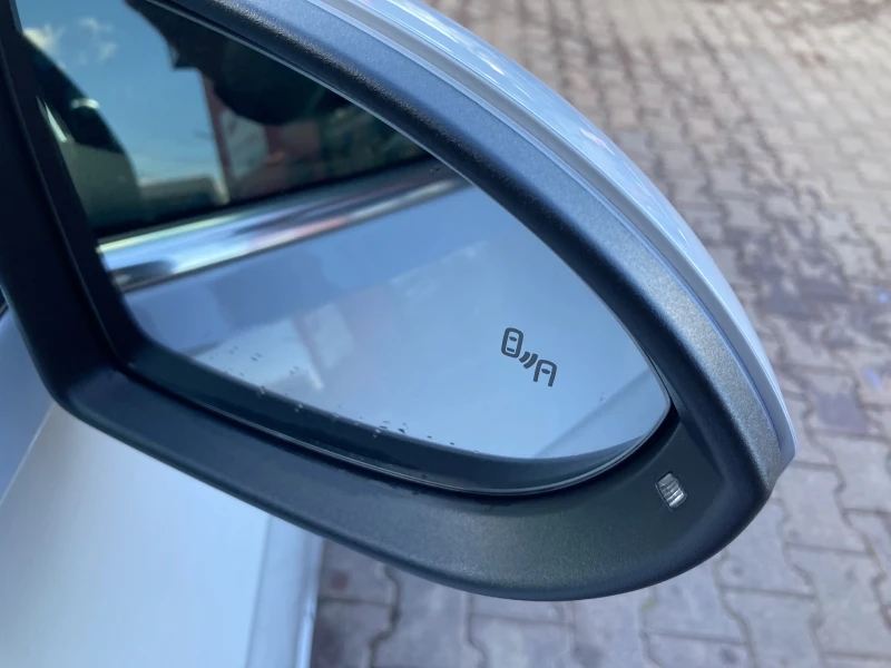 VW Golf Variant 2.0 TDI, снимка 8 - Автомобили и джипове - 52029935