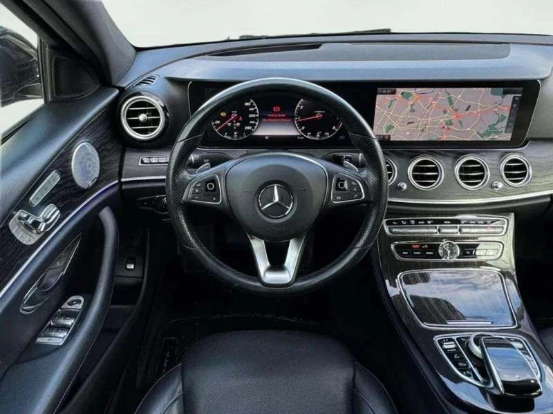Mercedes-Benz E 300 AMG* DIGITAL* HUD* DISTRONIC* ОБДУХ* АMBIENT* PANO, снимка 8 - Автомобили и джипове - 52837379