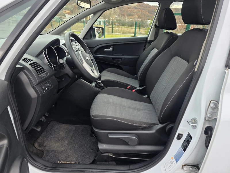 Kia Venga 1.4i 132000km!, снимка 12 - Автомобили и джипове - 53261788