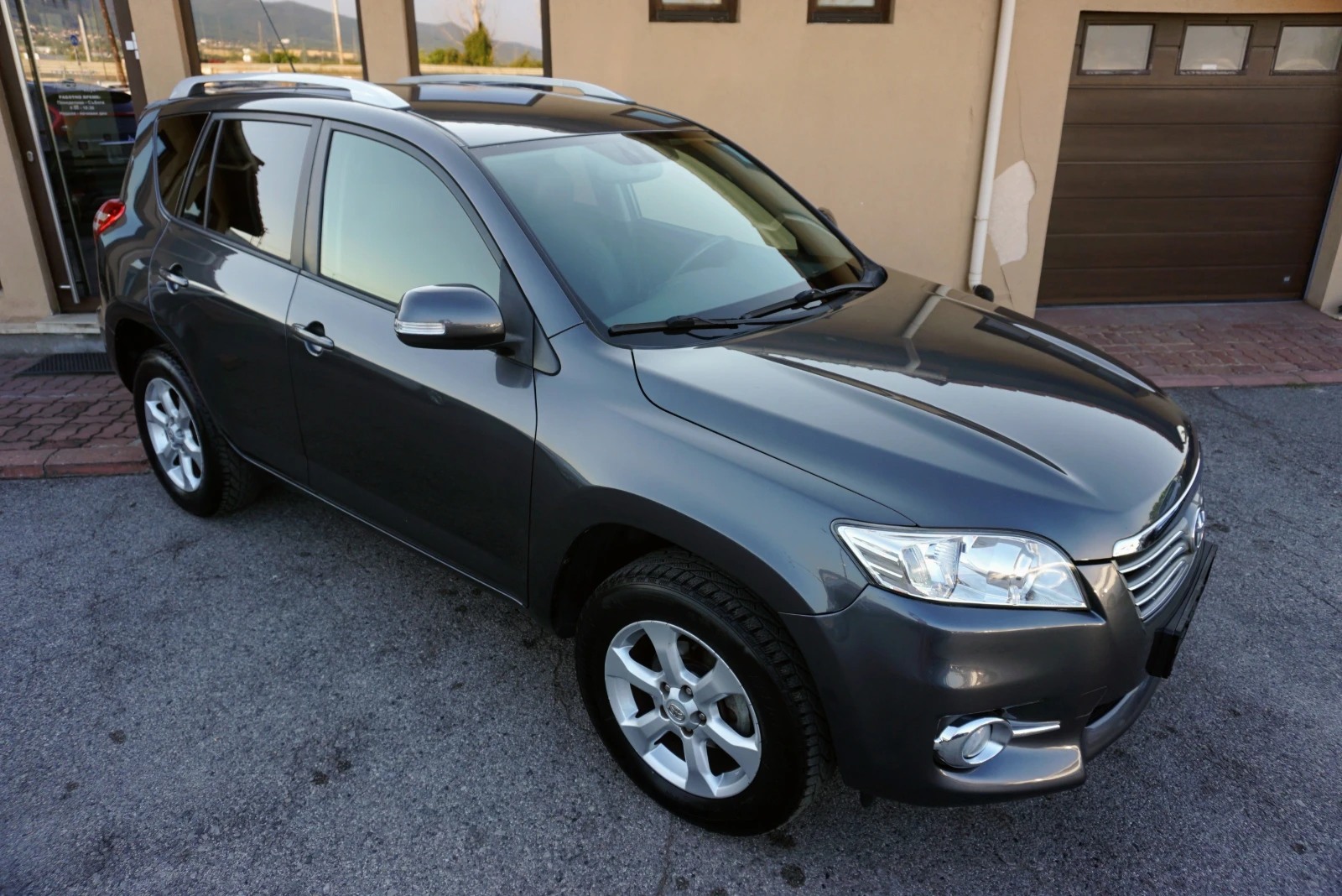 Toyota Rav4 2.2D-4D EXCLUSIVE - изображение 2
