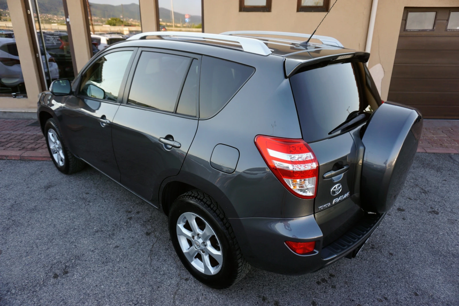 Toyota Rav4 2.2D-4D EXCLUSIVE - изображение 4