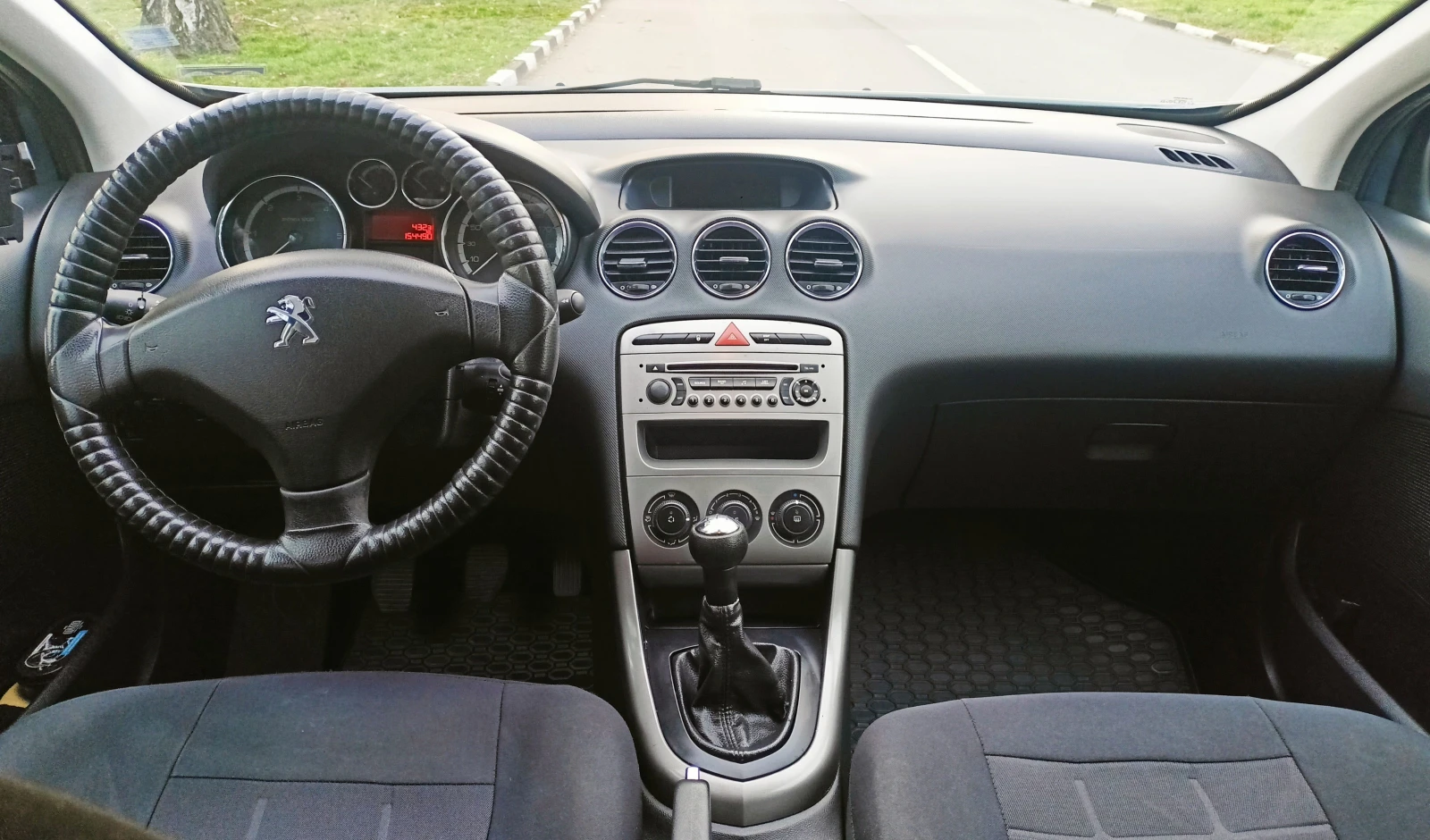 Peugeot 308 1.6 HDi (92 кс), снимка 12 - Автомобили и джипове - 53875722
