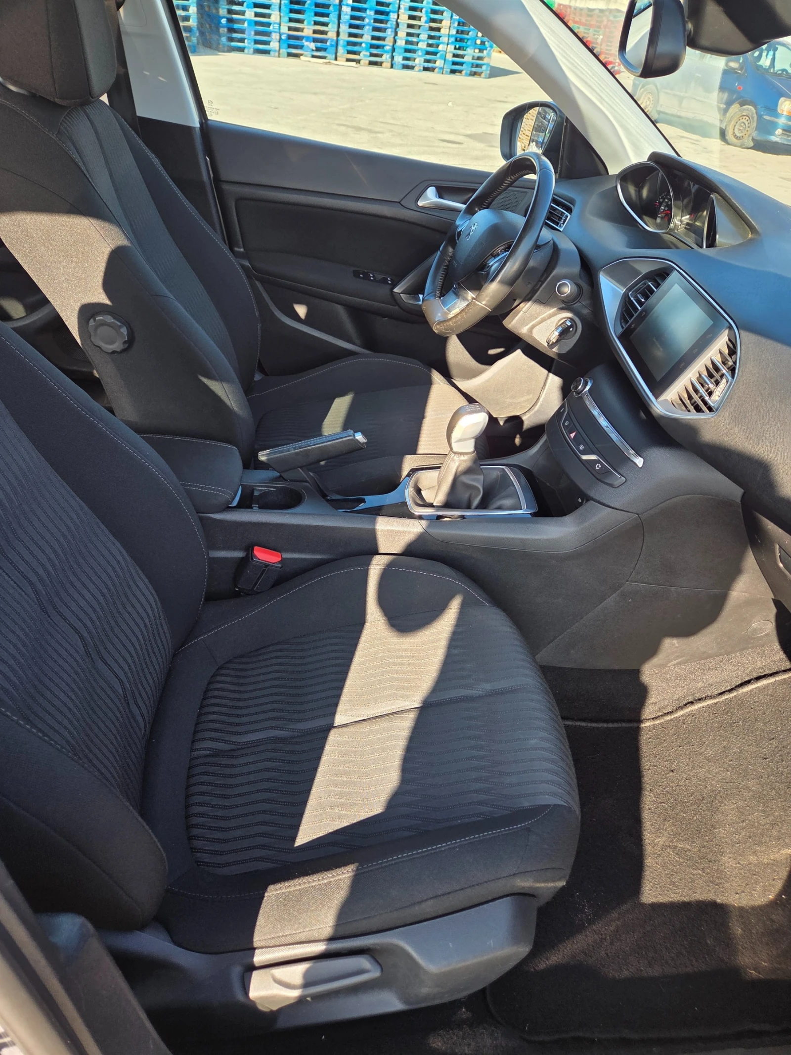 Peugeot 308 1.2i, снимка 9 - Автомобили и джипове - 53926736