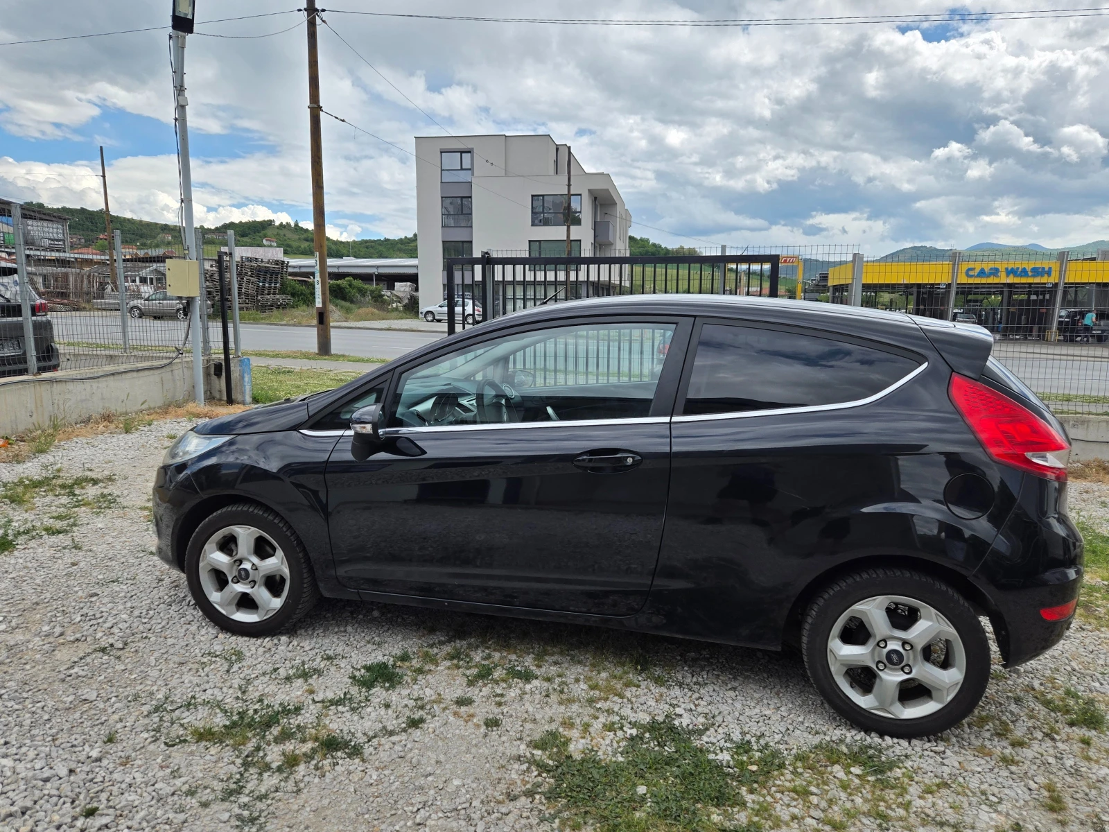 Ford Fiesta 1.4 ГАЗ, снимка 4 - Автомобили и джипове - 54542512