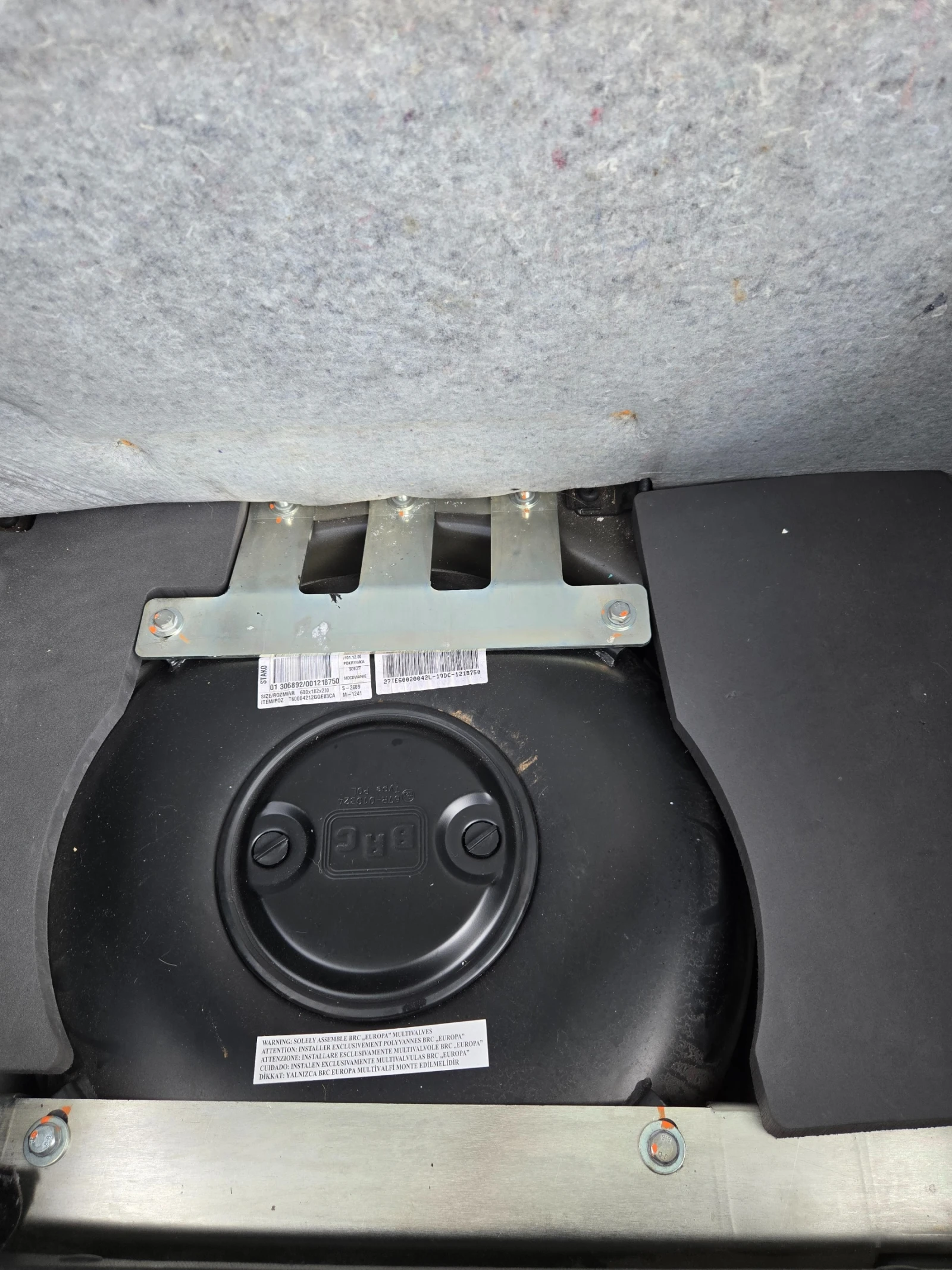 Ford Fiesta 1.4 ГАЗ, снимка 16 - Автомобили и джипове - 54542512