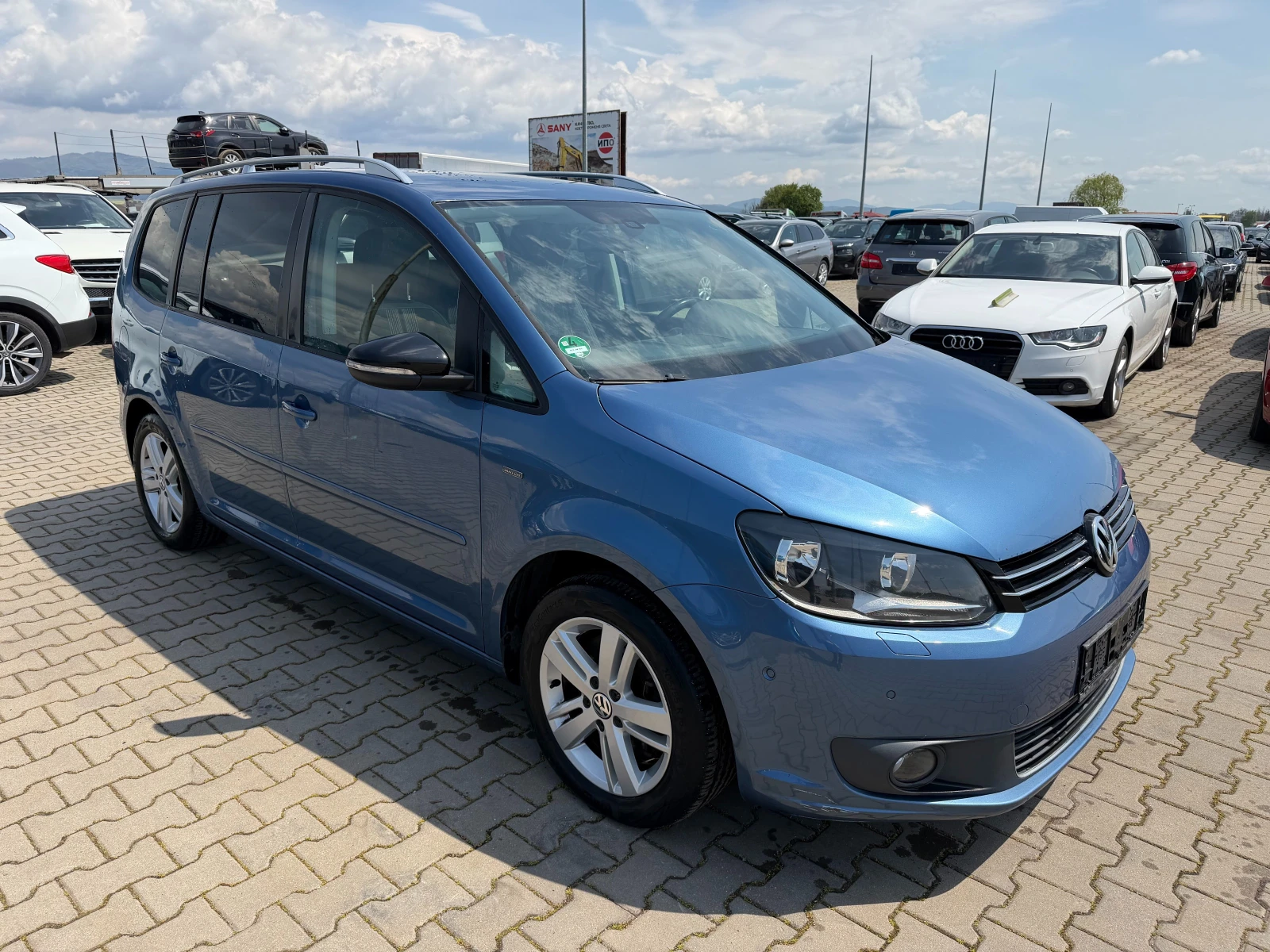 VW Touran 2.0TDI AVTOMAT/PANORAMA/NAVI EURO 5, снимка 4 - Автомобили и джипове - 54355420