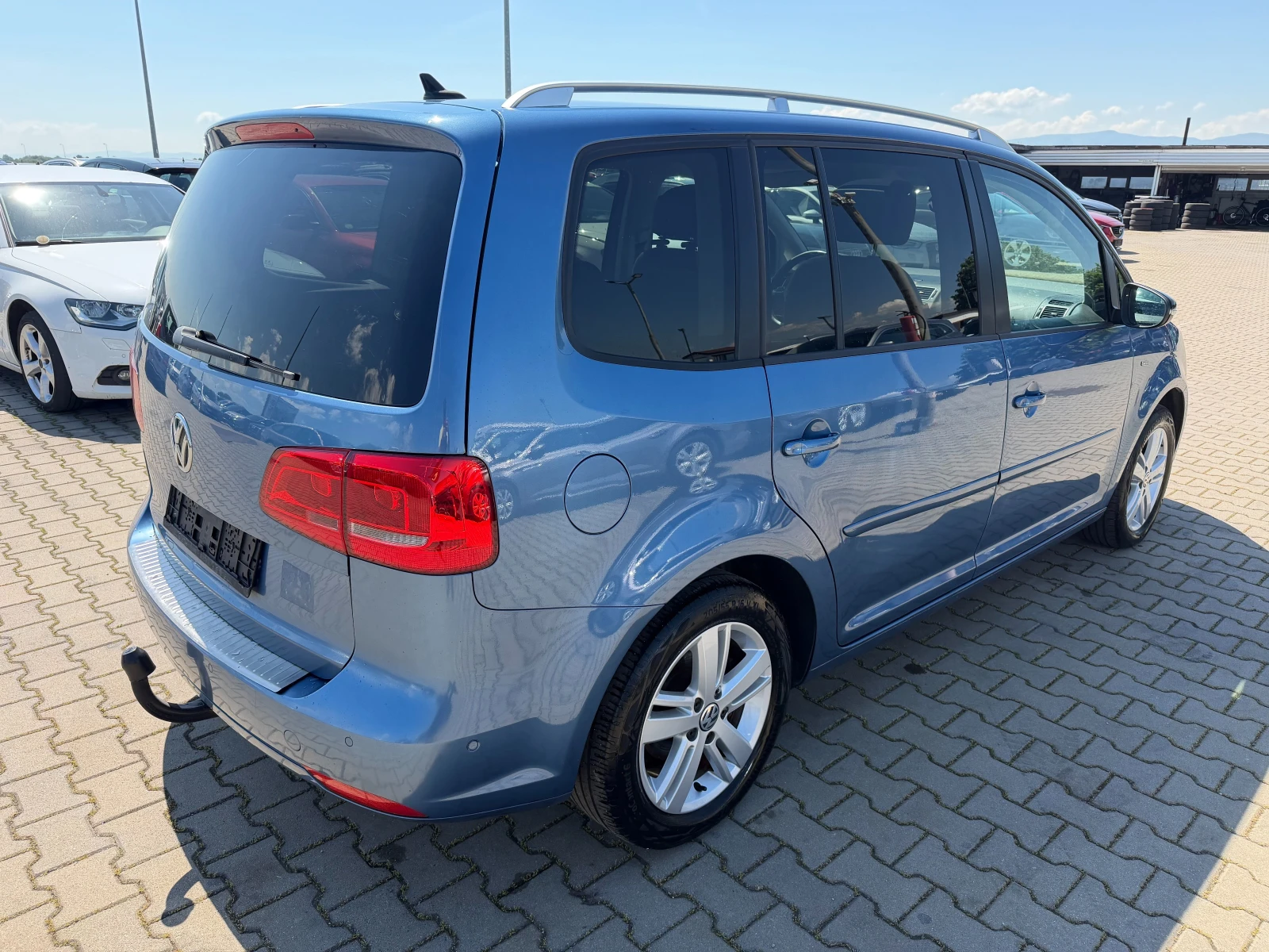 VW Touran 2.0TDI AVTOMAT/PANORAMA/NAVI EURO 5, снимка 6 - Автомобили и джипове - 54355420