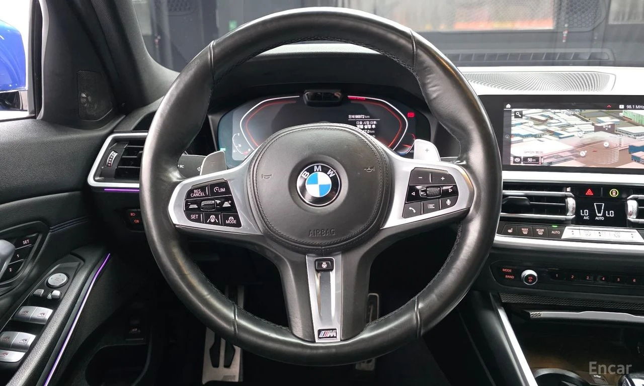 BMW 320 i M Sport DISTRONIC * PANO * ДИГИТАЛНО ТАБЛО, снимка 11 - Автомобили и джипове - 54524379