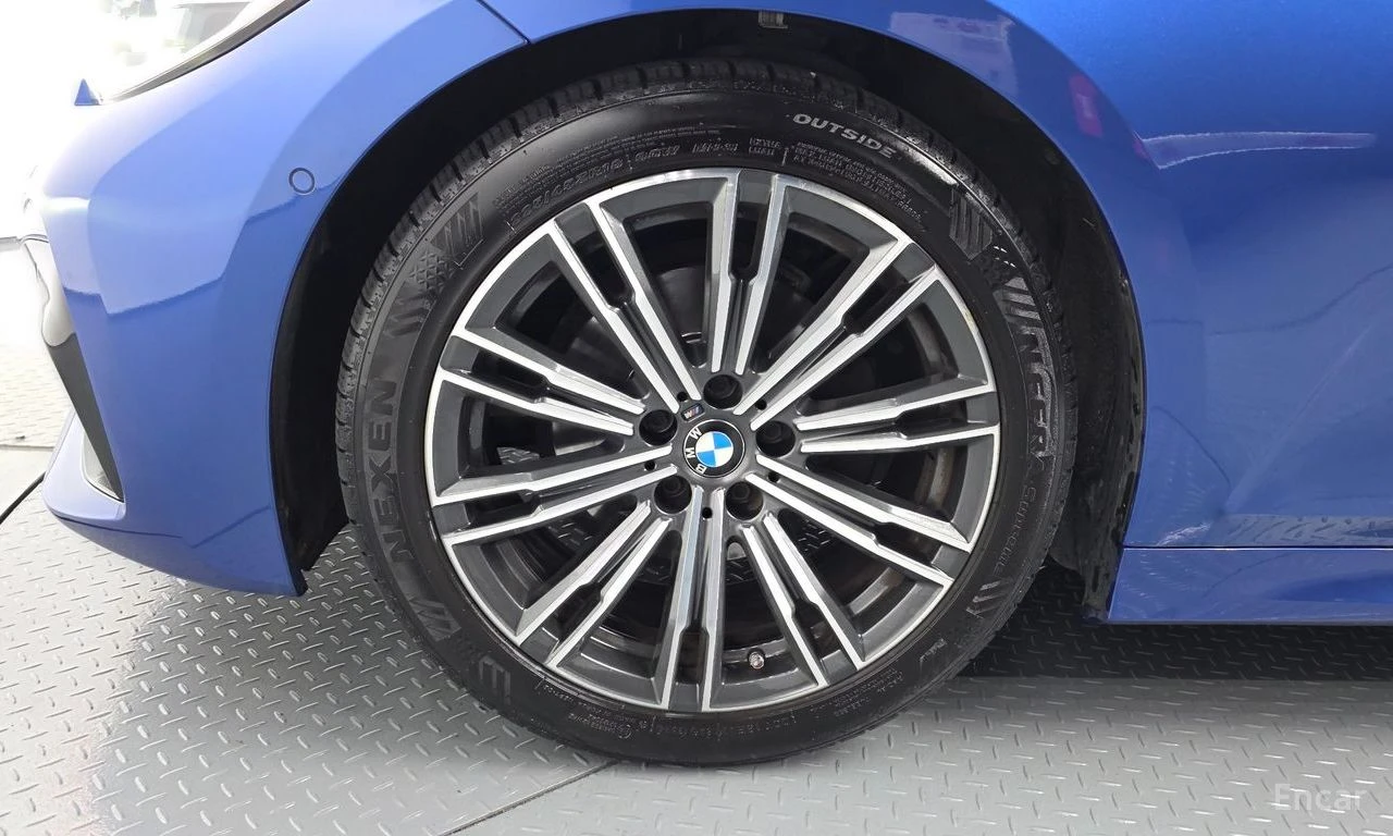 BMW 320 i M Sport DISTRONIC * PANO * ДИГИТАЛНО ТАБЛО, снимка 5 - Автомобили и джипове - 54524379