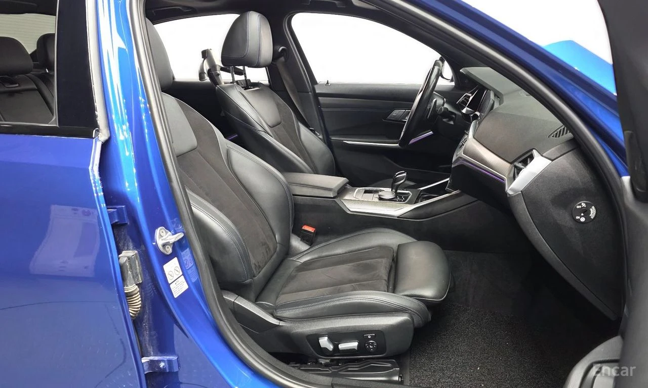 BMW 320 i M Sport DISTRONIC * PANO * ДИГИТАЛНО ТАБЛО, снимка 7 - Автомобили и джипове - 54524379