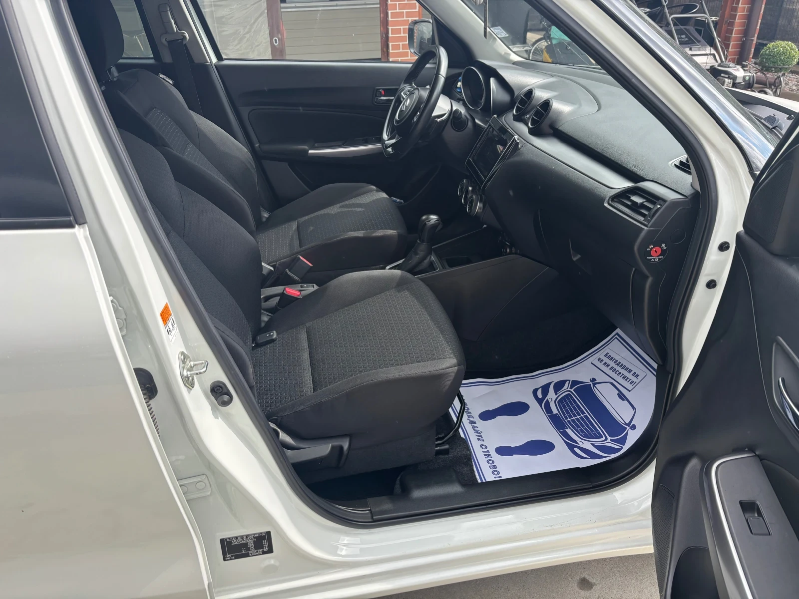 Suzuki Swift 1.3i-Automat, снимка 9 - Автомобили и джипове - 54786611