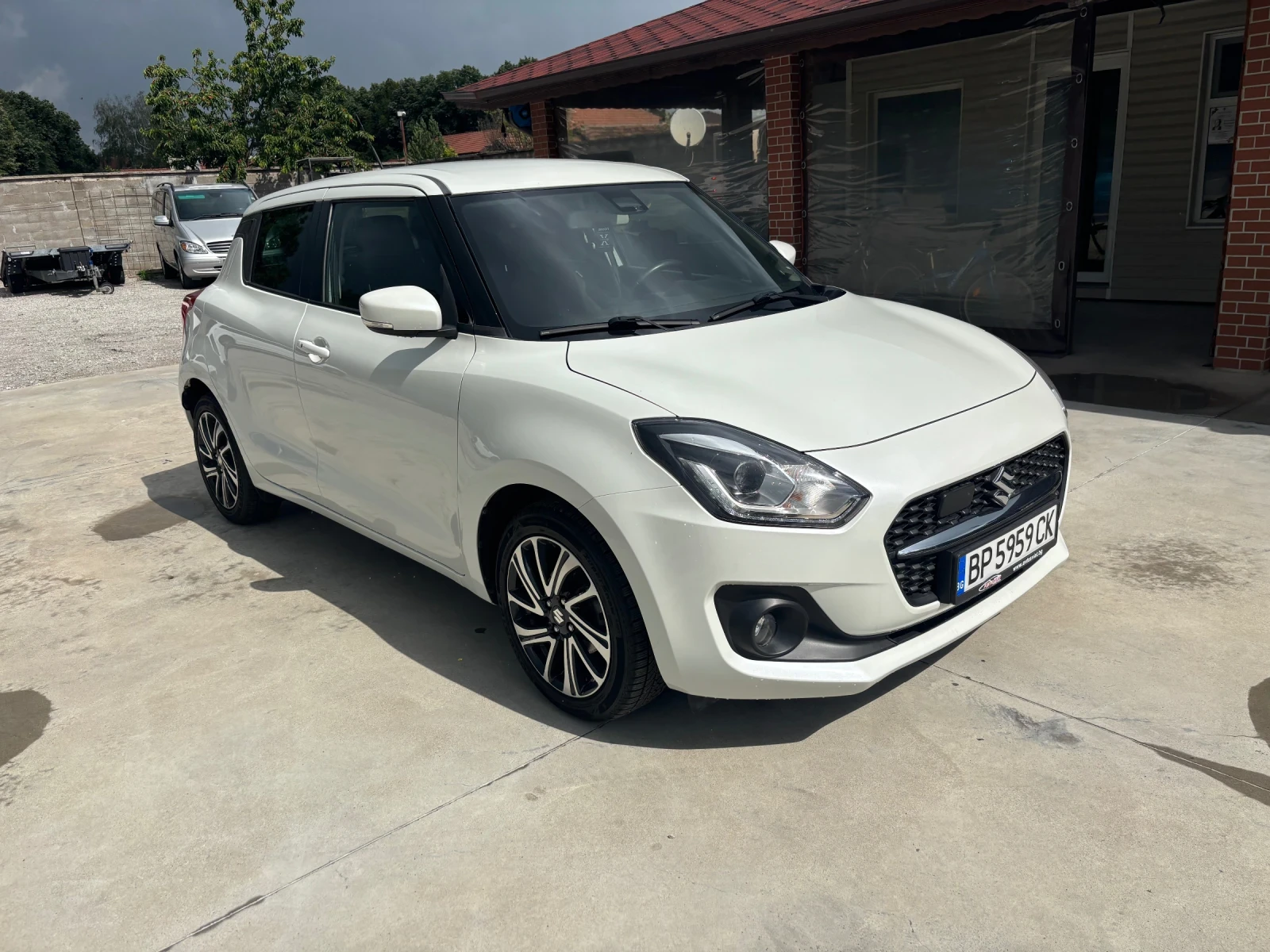 Suzuki Swift 1.3i-Automat, снимка 2 - Автомобили и джипове - 54786611