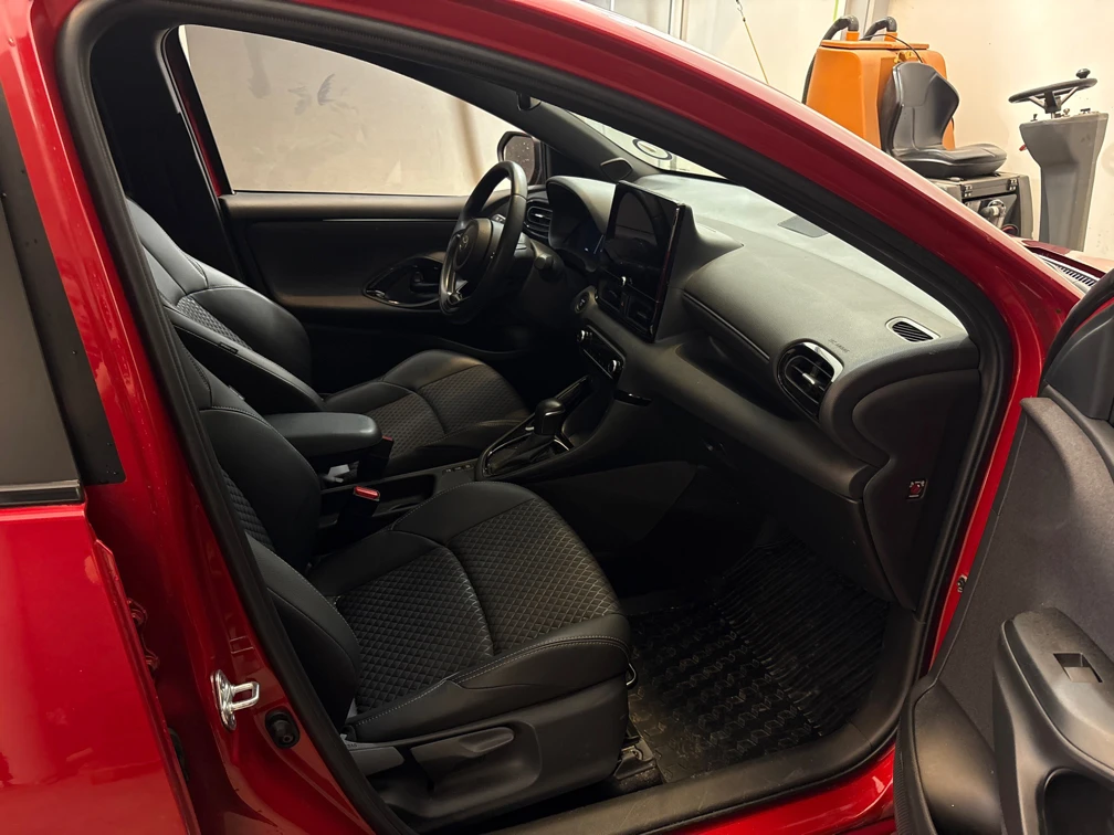 Toyota Yaris 1.5 - Hybrid, снимка 6 - Автомобили и джипове - 55089203