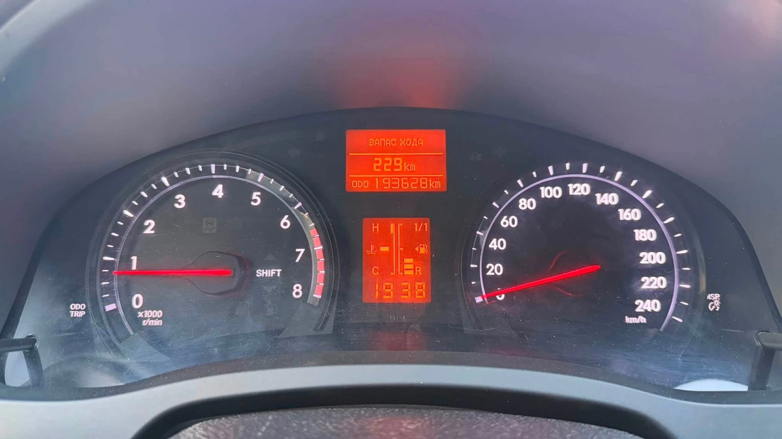 Toyota Avensis 1.8 БЕНЗИН  EURO5, снимка 13 - Автомобили и джипове - 55675033