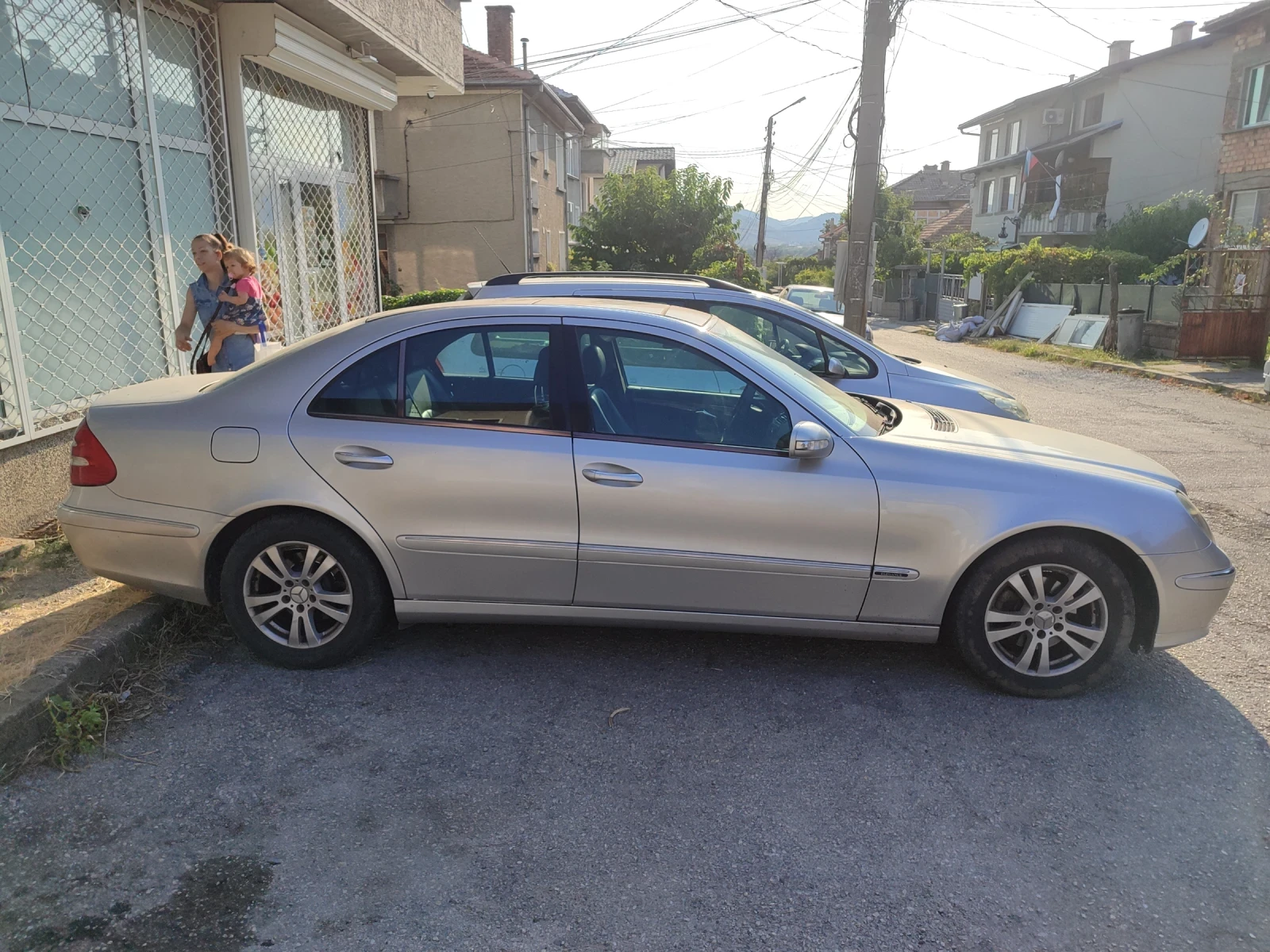 Mercedes-Benz E 200, снимка 3 - Автомобили и джипове - 55804167