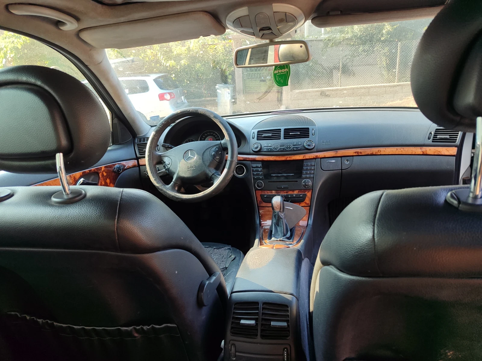 Mercedes-Benz E 200, снимка 6 - Автомобили и джипове - 55804167