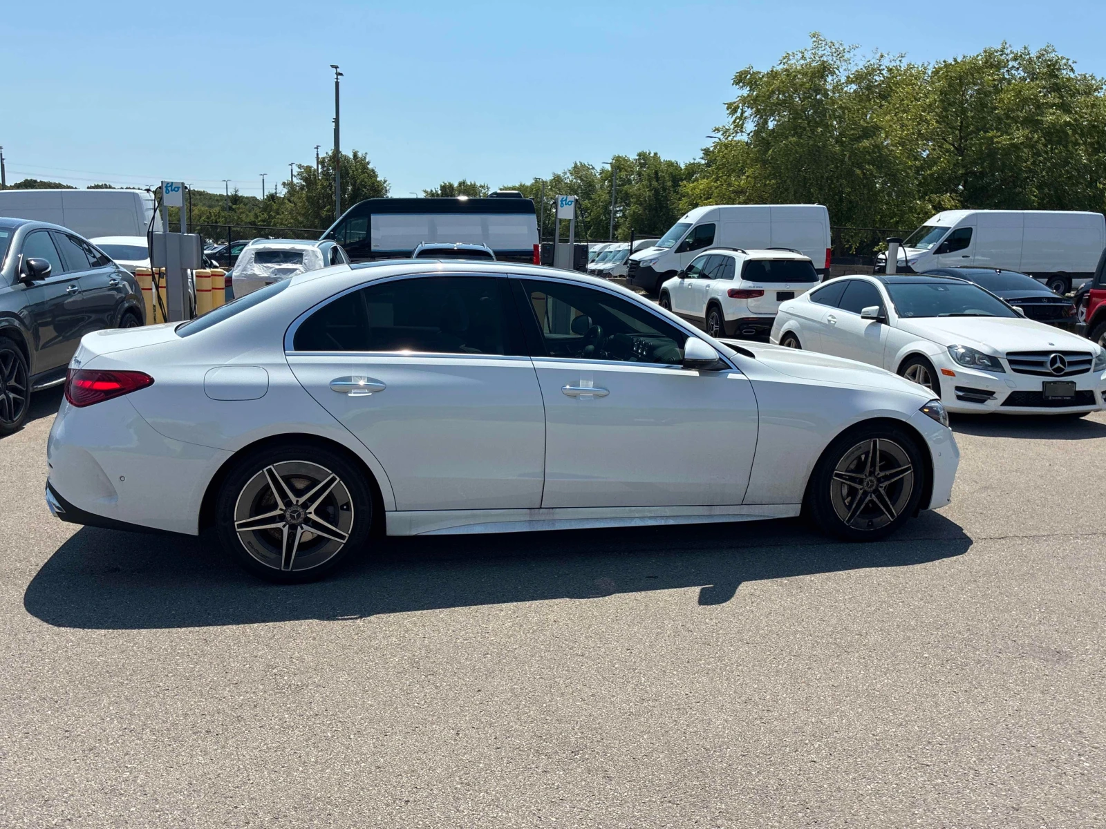 Mercedes-Benz C 300 * ГЛАВНО ПРЕДСТАВИТЕЛСТВО НА MERCEDES-BENZ, снимка 4 - Автомобили и джипове - 55833358