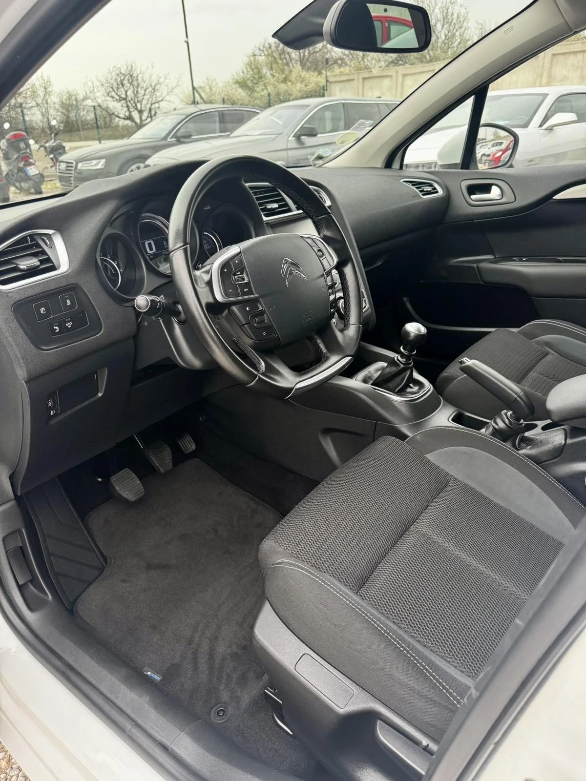 Citroen C4 1, 6 hdi 120 Hp , Euro 6 , снимка 8 - Автомобили и джипове - 55994018