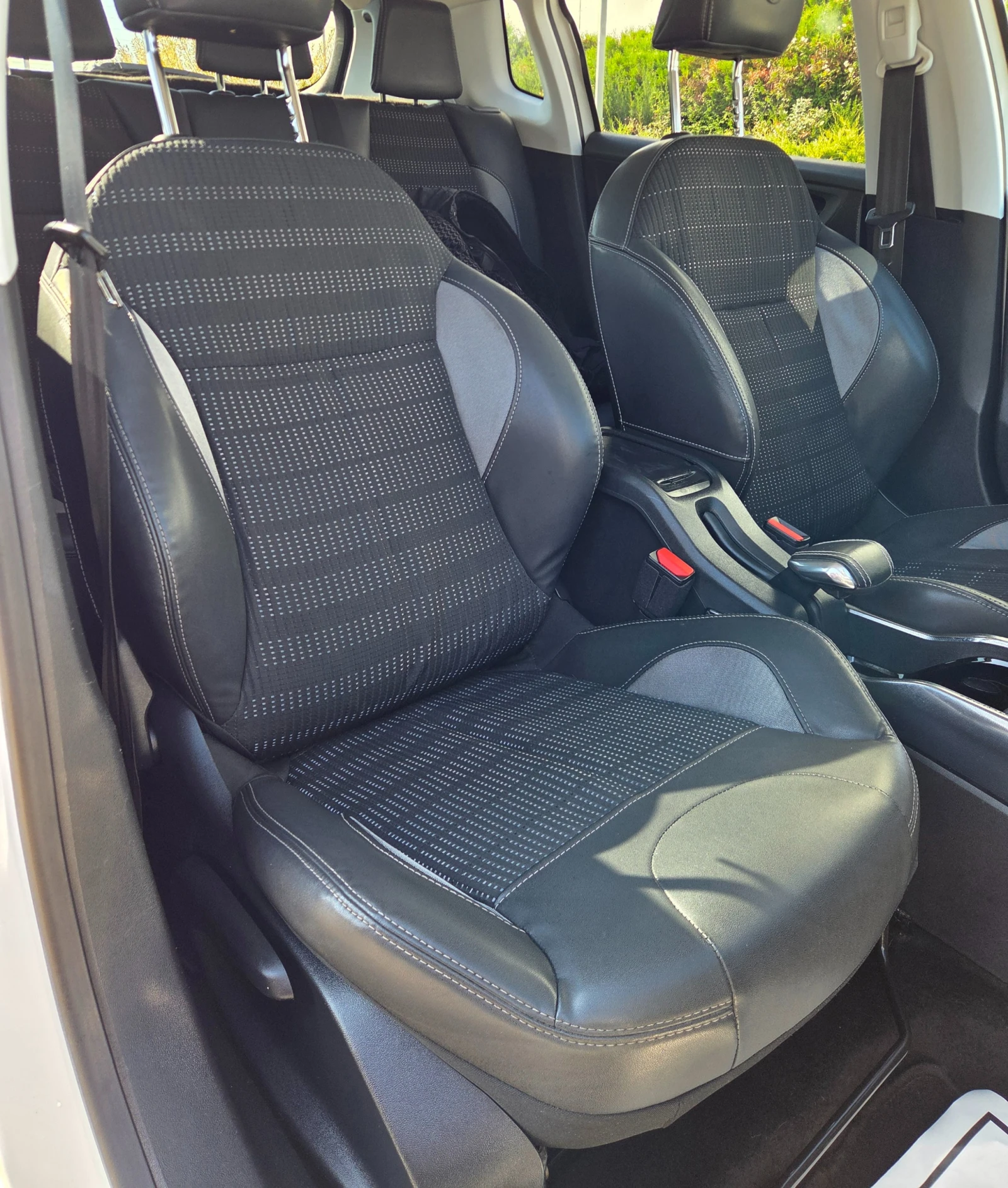 Peugeot 2008 1.6e-HDI ALLURE, снимка 10 - Автомобили и джипове - 56645092