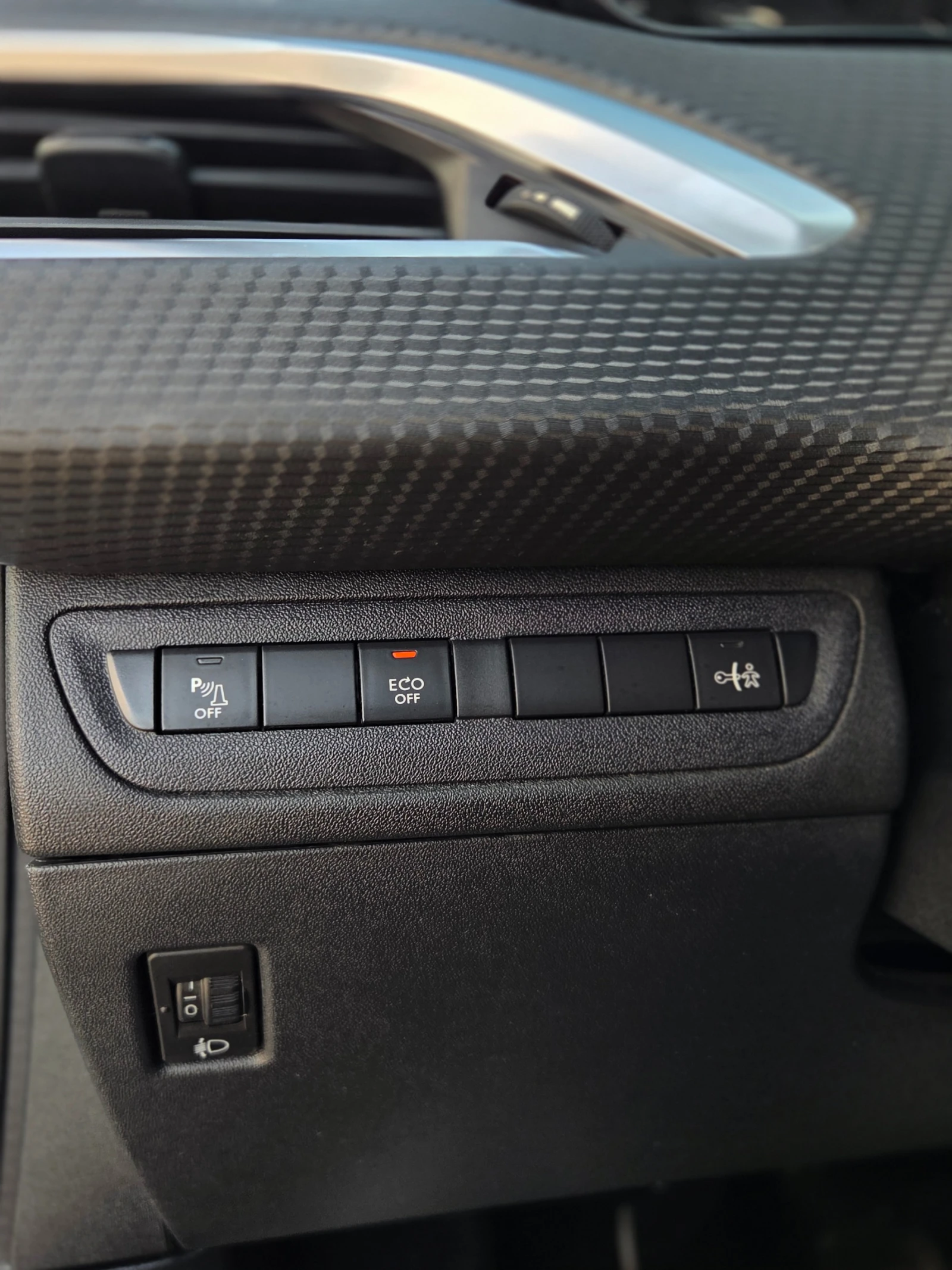 Peugeot 2008 1.6e-HDI ALLURE, снимка 16 - Автомобили и джипове - 56645092