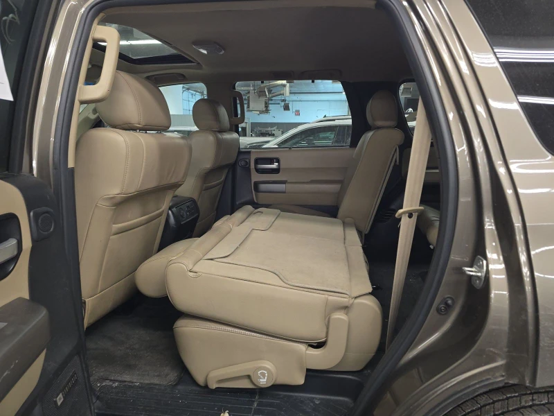 Toyota Sequoia LIMITED* 5.7* V8* ПОДГРЕВ* КАМЕРА* КЕЙЛЕС, снимка 14 - Автомобили и джипове - 53462626