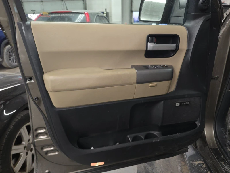 Toyota Sequoia LIMITED* 5.7* V8* ПОДГРЕВ* КАМЕРА* КЕЙЛЕС, снимка 9 - Автомобили и джипове - 53462626