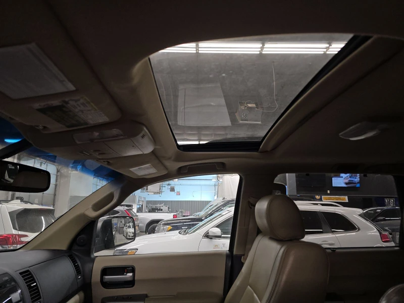 Toyota Sequoia LIMITED* 5.7* V8* ПОДГРЕВ* КАМЕРА* КЕЙЛЕС, снимка 16 - Автомобили и джипове - 53462626