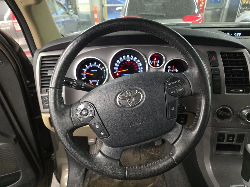 Toyota Sequoia LIMITED* 5.7* V8* ПОДГРЕВ* КАМЕРА* КЕЙЛЕС, снимка 10 - Автомобили и джипове - 53462626