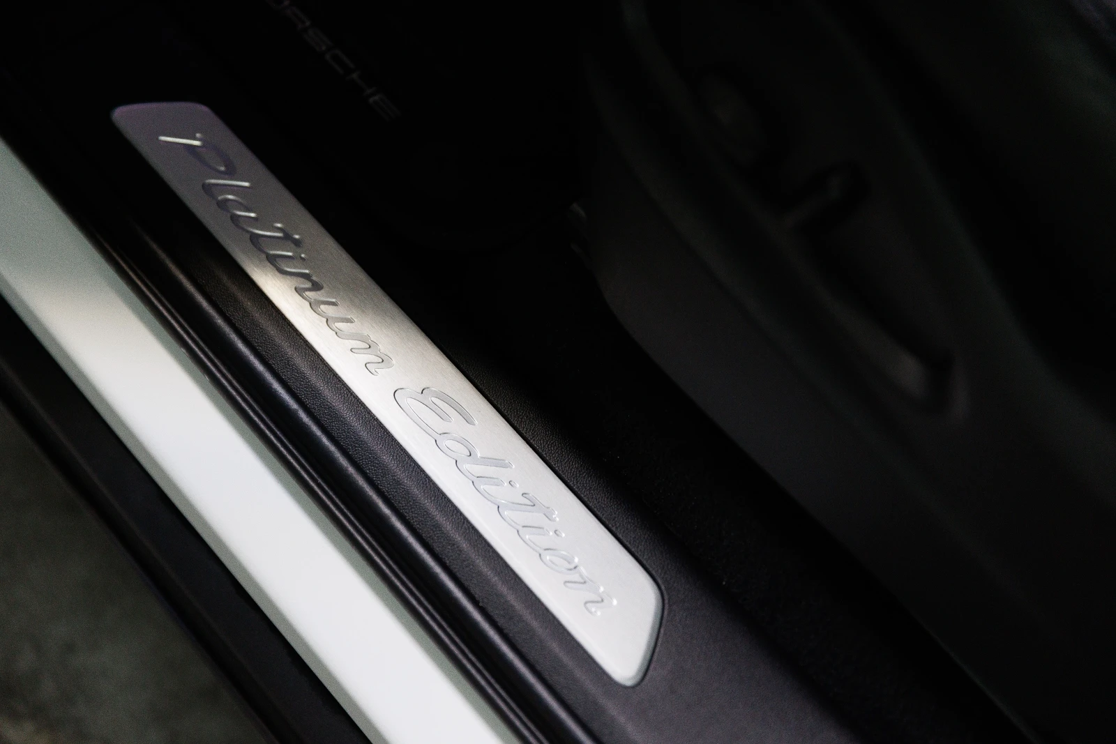 Porsche Cayenne e hybrid Platinum edition, снимка 16 - Автомобили и джипове - 55557051