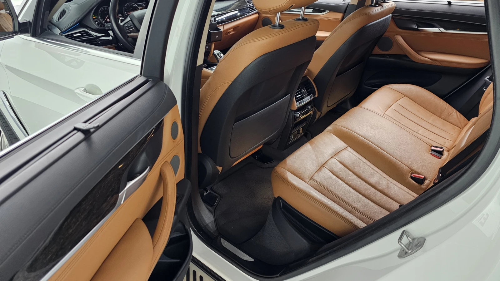 BMW X6 xDrive30d* 360* ЕЛ. БАГАЖНИК* HUD* КРАЙНА ЦЕНА, снимка 12 - Автомобили и джипове - 55340573