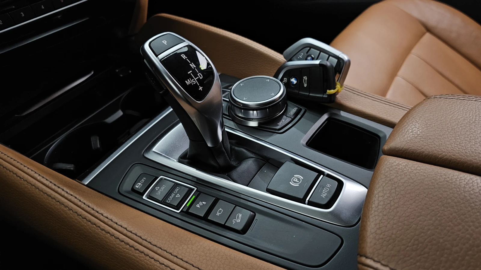 BMW X6 xDrive30d* 360* ЕЛ. БАГАЖНИК* HUD* КРАЙНА ЦЕНА, снимка 9 - Автомобили и джипове - 55340573