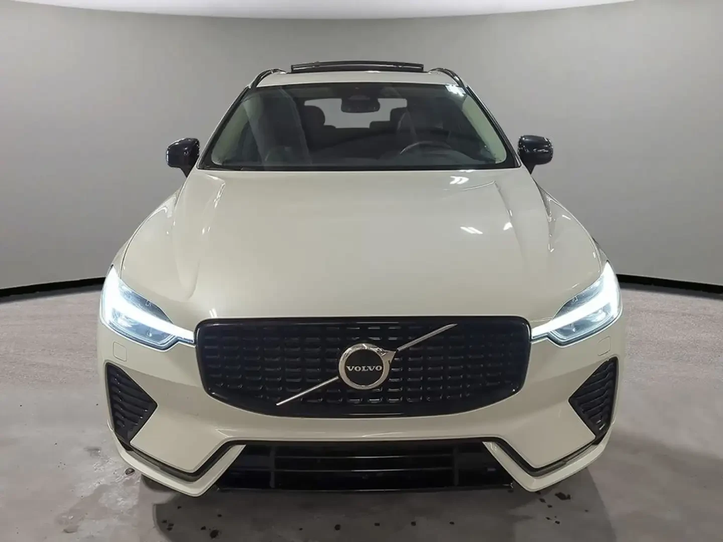 Volvo XC60 B5* ПОДГРЕВ* 360КАМЕРА* ПАНОРАМА* LANE* ASSIST* , снимка 4 - Автомобили и джипове - 55598119