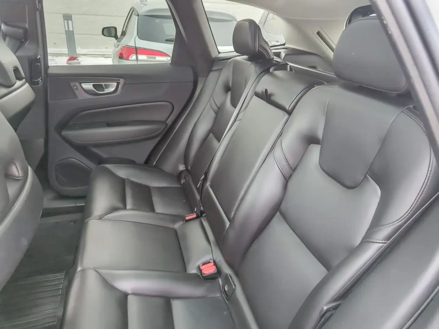 Volvo XC60 B5* ПОДГРЕВ* 360КАМЕРА* ПАНОРАМА* LANE* ASSIST* , снимка 15 - Автомобили и джипове - 55598119