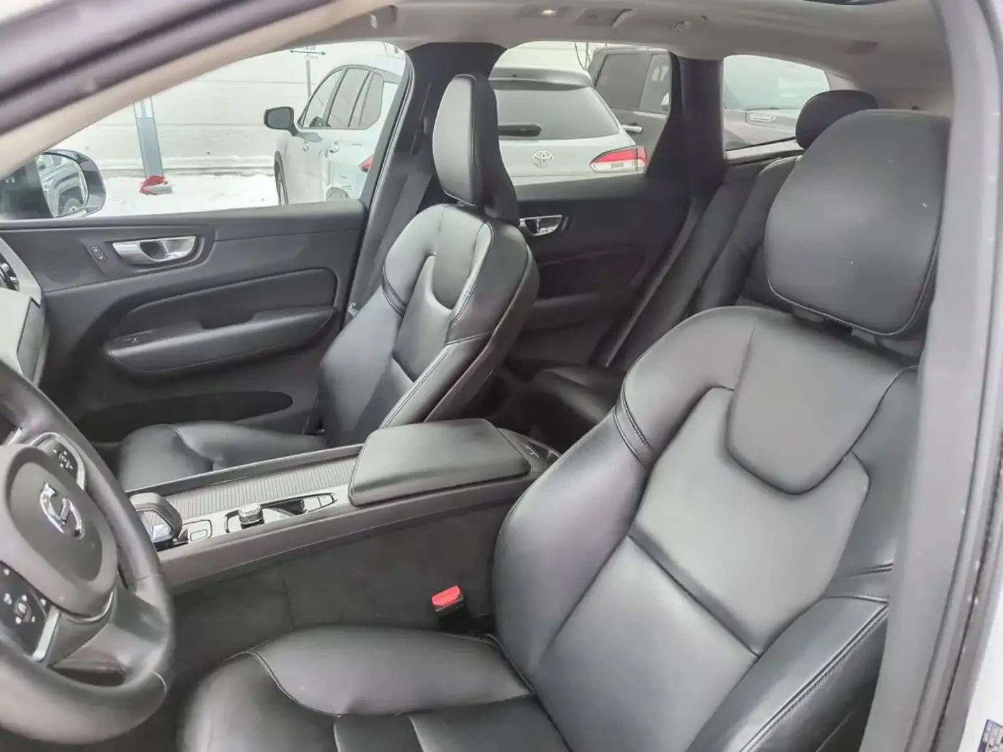 Volvo XC60 B5* ПОДГРЕВ* 360КАМЕРА* ПАНОРАМА* LANE* ASSIST* , снимка 14 - Автомобили и джипове - 55598119