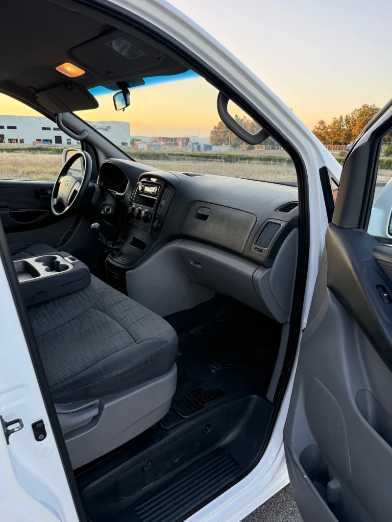 Hyundai H1 2.5CRDI , снимка 6 - Бусове и автобуси - 52715191
