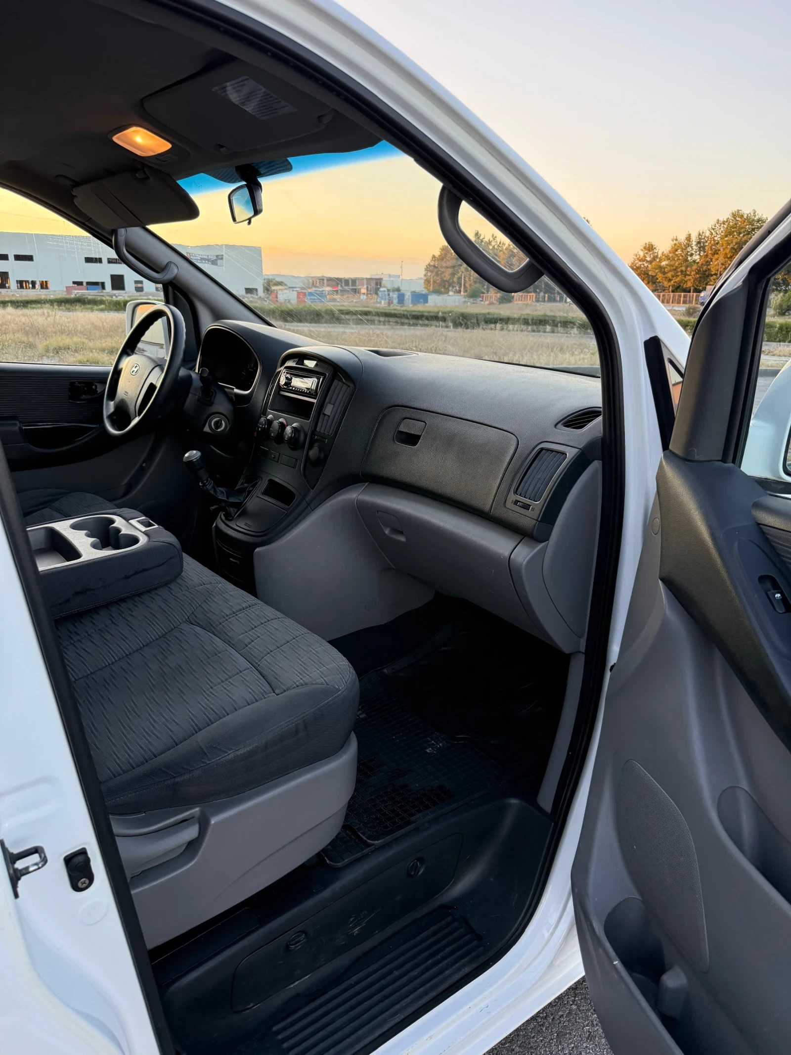 Hyundai H1 2.5CRDI  - изображение 6