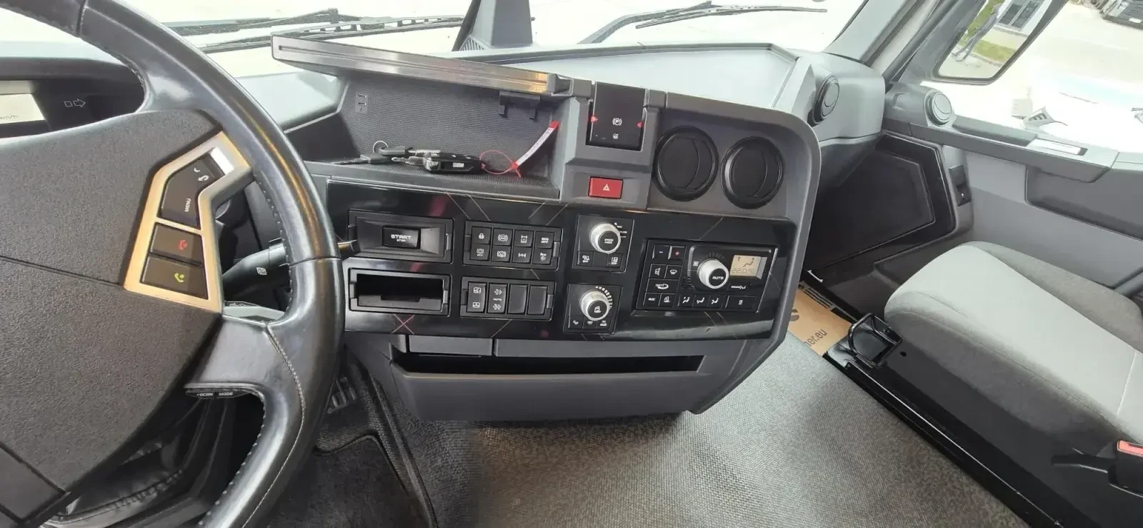 Renault T Стандартен-Собствен ЛИЗИНГ, снимка 6 - Камиони - 53948201